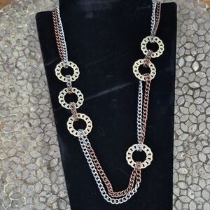 Elegant Three-Tone Chain Link Necklace. 18"